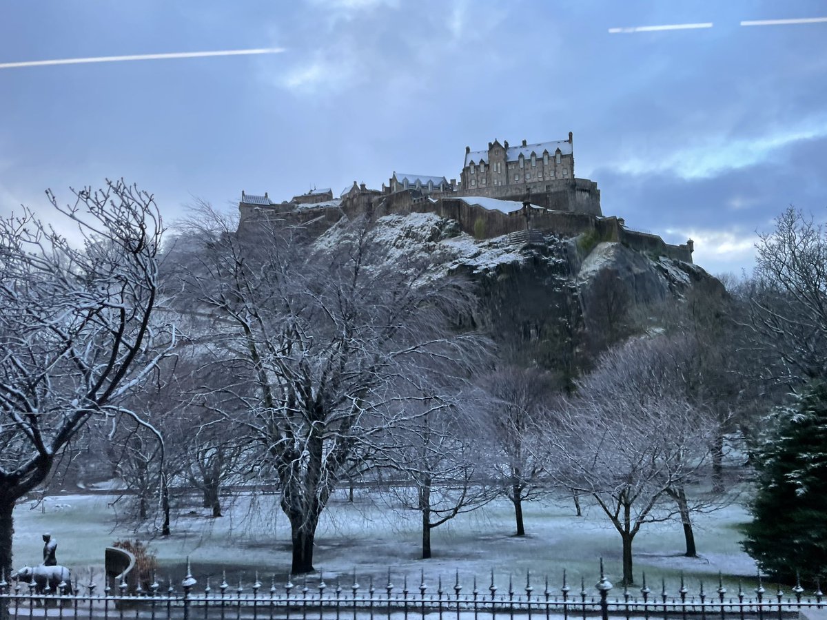 AnjaSaft's tweet image. What a day!
Snow in Edinburgh, War in Ukraine. #sweatandtears became a whole new meaning. 
More food for thought by @mdemeulder @AnneliesKusters @grahamhturner @rejadam 
When say said #EUMASLI is a crazy trip, we had no idea!!
We are in this together.

#MakePeaceNotWar