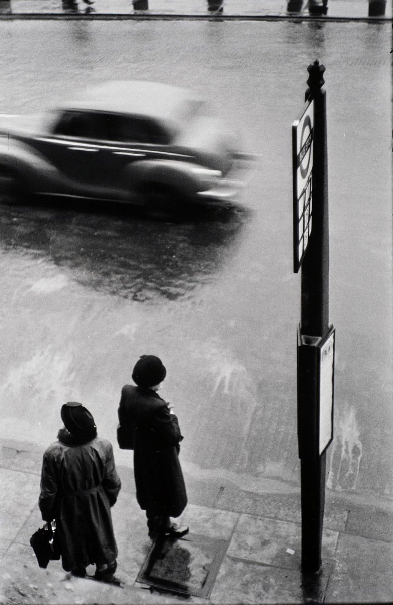 #bonjour

Bus Stop, London 
Elliot Erwitt, 1952
