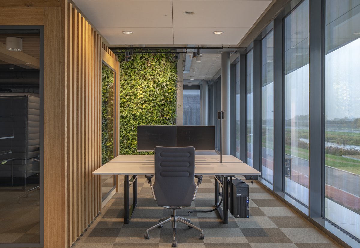 If you'd like to include green walls in your office building, you're faced with the choice between real and artificial plants. What are the pros and cons of these different options? Find out in our new blog ➡️ sempergreenwall.com/news/real-or-a… #livingwalls #greenoffice #greenwalls