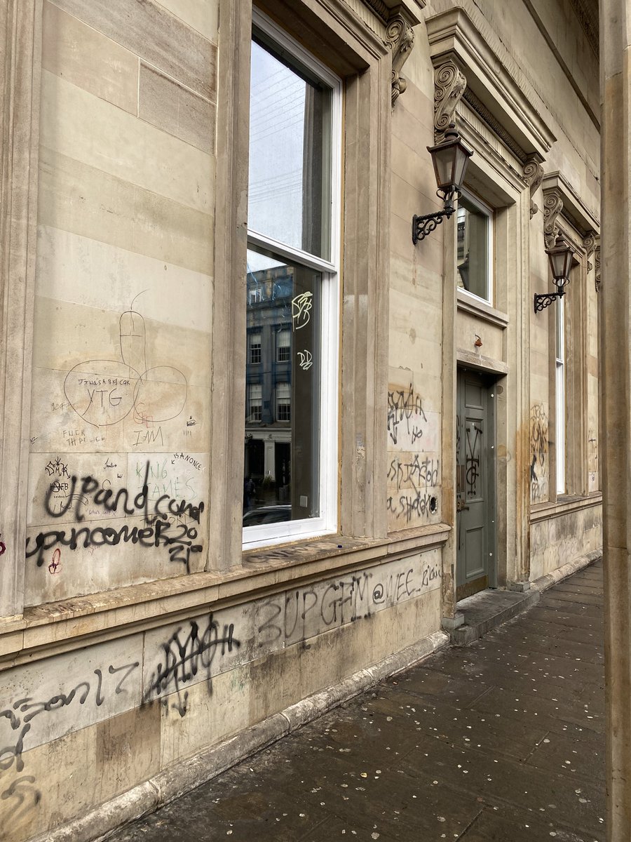 MurphyNiallGLA's tweet photo. #MomentsofOutrage in #Glasgow: I started the week with an outrage so let’s finish on one! I was shocked to see the state of Royal Exchange Square yesterday. The former Royal Bank of Scotland is one of the finest examples of the Greek Revival in #Glasgow but just look at it…😭😡! https://t.co/nHj7oMk5Ek