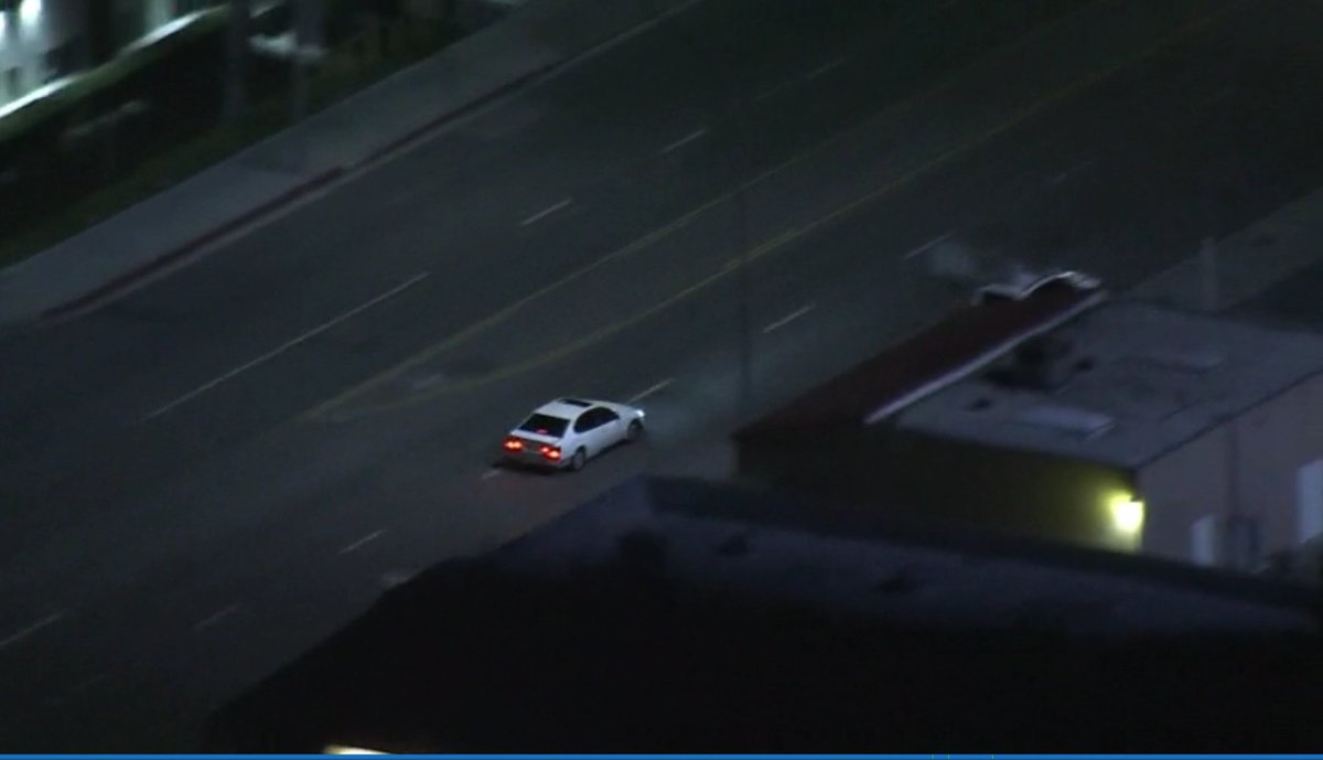 CBSLosAngeles's tweet photo. #BREAKING: Deputies are in pursuit of felony suspect now in the Norwalk area. Sky9's Desmond Shaw - @RoadSageLA - is overhead. 

Watch Live --> https://t.co/PEnMq4eDvb https://t.co/u3bXAkAbXx