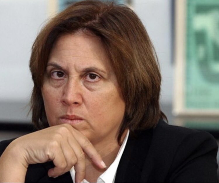 red_mask9's tweet image. Sarebbe stata scarsa come cameriera, inaffidabile come badante, assolutamente impensabile come amante. 
… allora ha pensato di tediarci come giornalista con il piglio classista tipico di una parte (piccola) della sinistra con la puzza sotto il naso.
Hasta la vista #Annunziata