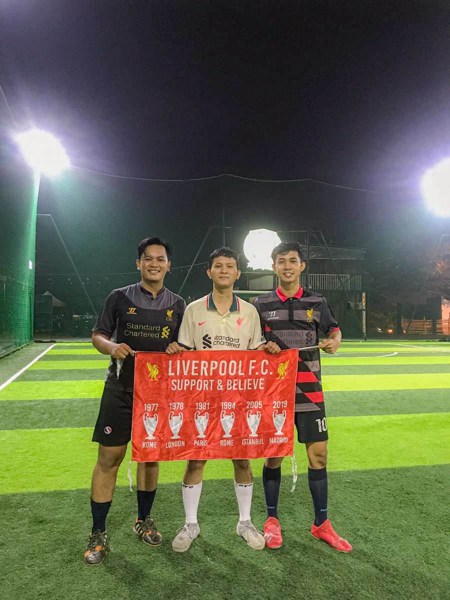 xyzfauu's tweet photo. @BIGREDS_IOLSC Biar mereka ga sombong, kita kasih liat banner ini min #FridayInREDS π¬π¬ https://t.co/WdwVqcqi2I