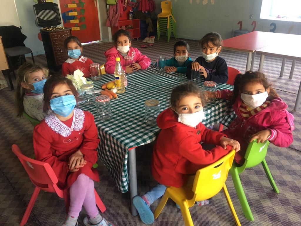 Turşu etkinliğimiz, yaparak yaşayarak öğrenmeye devam.
<a href="/TurgutMehdi/">Mehdi TURĞUT</a> <a href="/BirecikMem/">Birecik İlçe Mem</a>