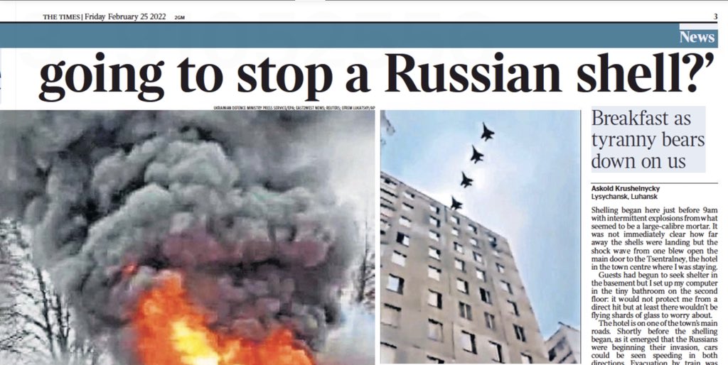 Kornilov1968's tweet photo. Times поместила фото российских самолетов, которые «летят над Украиной». На самом деле - это видео репетиции парада Победы в Москве в 2020 г. Вот источник этих кадров (хроно: 1:55): https://t.co/GqtVsuVW73 
Но разве факт-чекинг нужен британской прессе, если речь идет о России? https://t.co/QOkng5NpGG