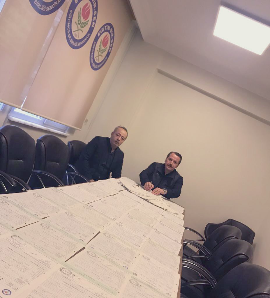 Bir ayda 605 yeni üye kaydeden Eğitim-Bir-Sen İstanbul 1 No’lu Şubemizi yürekten tebrik ediyorum.

Şube Başkanımız <a href="/mukreminkose/">Mükremin KÖSE</a>’nin şahsında İstanbul 1 No’lu Şubemizi,Şubat ayında 605 yeni üye kaydettiği için alkışlıyor,şube olarak başarıları daim olsun diyorum.<a href="/ebsistanbul1/">ebsistanbul1</a>