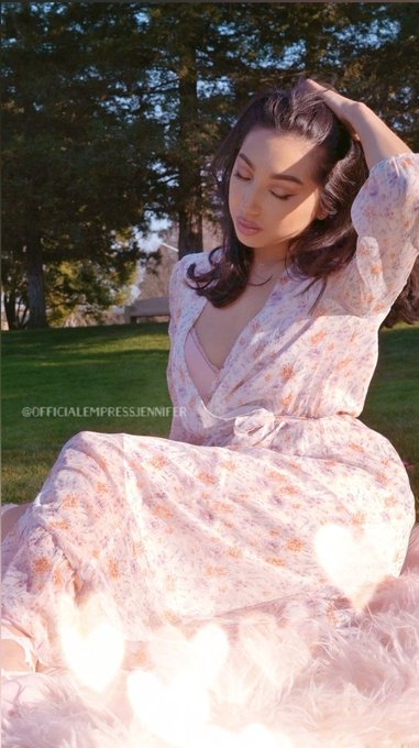 Just two pretty girls enjoying the park 👑💖🌸 https://t.co/J9UXj72zKs