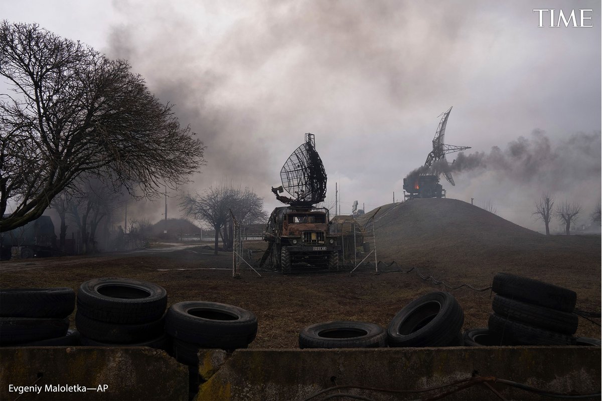 TIME's tweet photo. "We will defend ourselves." 

Photographs of Ukraine under attack: https://t.co/zex6UNEhNi https://t.co/ja52WrkZ81