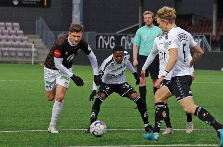 Se <a href="/MIFToppfotball/">Mjøndalen IF Fotball</a> - Åsane direkte her klokken 16 i dag!

direktesport.no/event/85602714…