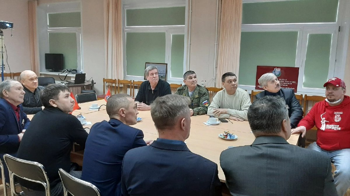 24 февраля 2022 года в ДК 1 Мая прошла Торжественная церемония награждения победителей конкурса «Ульяновск - город трудовой доблести глазами детей».
По окончании церемонии был проведён круглый стол, в котором приняли участие совет УОО ВООВ «БОЕВОЕ БРАТСТВО»
#Патриот73 
#Дк1мая