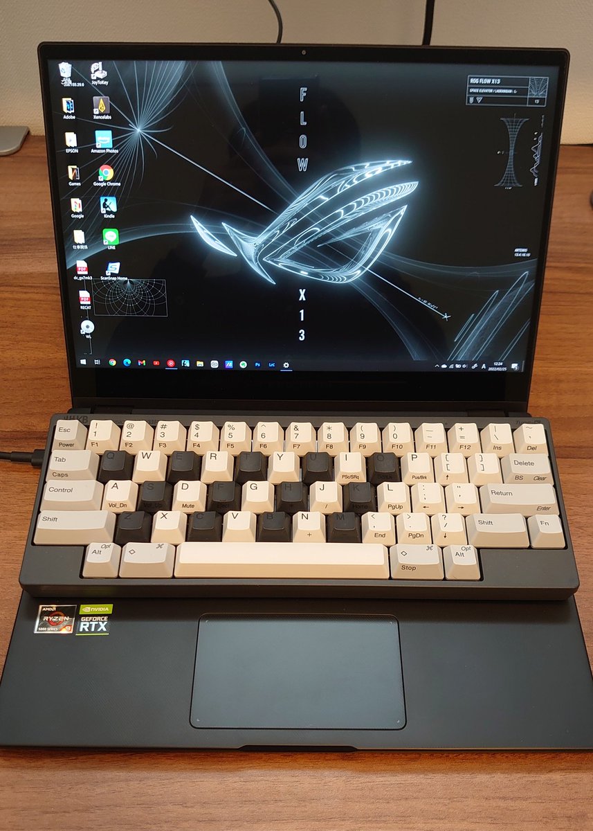 hikarinolog's tweet image. こうやって置いてもPCのキーに当たらずに使えることに今気づいた…
(HHKBの補助脚出すとダメだけど…)

#HHKB
#ROGflow