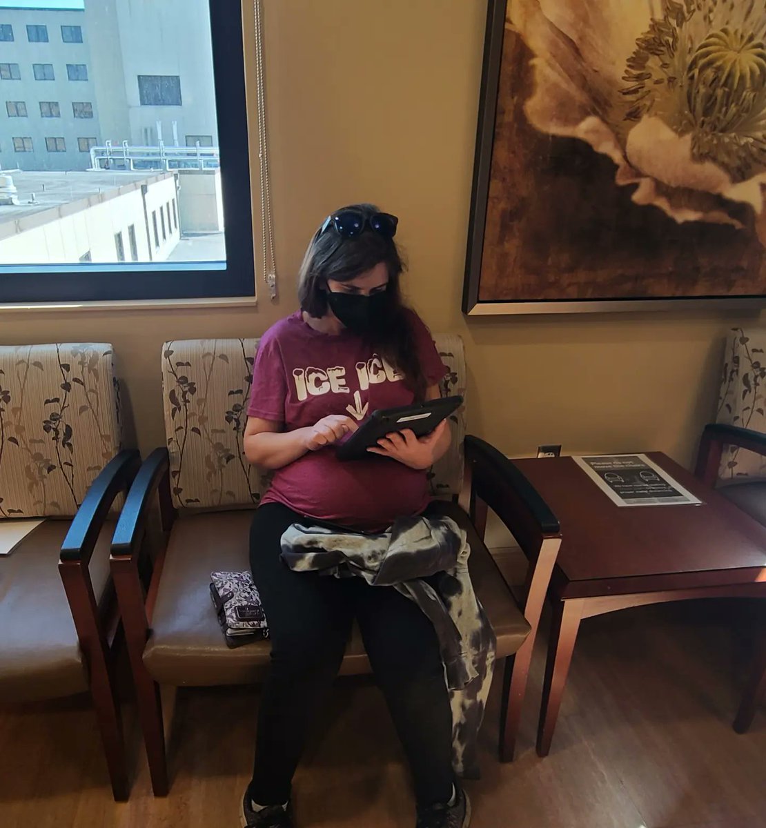 ReadySetAutism's tweet image. TODAY IS THE BIG DAY!!!!! We were so hopeful to avoid a c-section 😔 Unfortunately the baby was sitting head up &amp;amp; we had no choice!  The pic was taken minutes before going to hospital for scheduled #csection! 2nd pic in the waiting room! #baby #babyboy #Autism #surgery #pregnancy