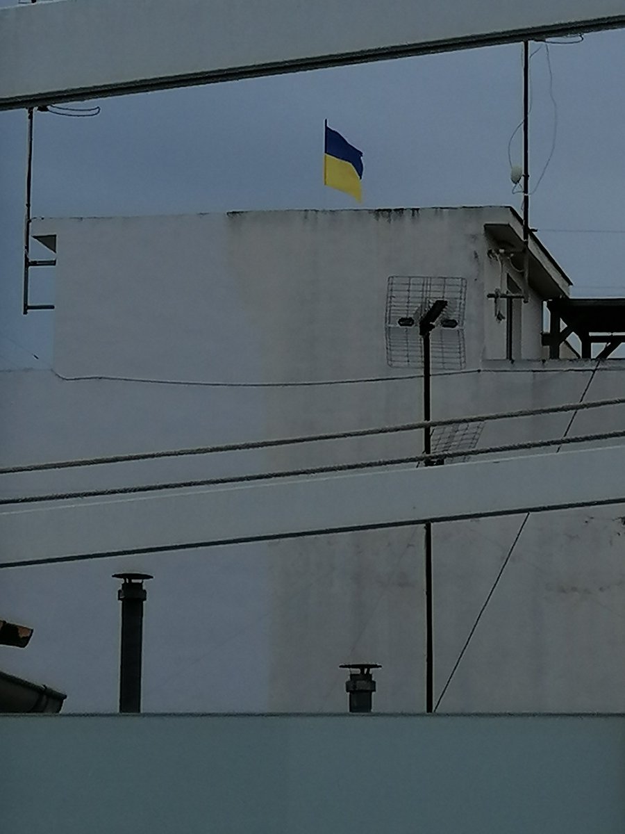 PORSAGUERAS's tweet photo. Hoy sopla aqui el viento del este y al salir a nuestra terraza se percibe que este levante hoy manda tristeza, silencio, sirenas,angustia de los que estan muchos kilometros alejados y viendo a los suyos sufrir por una ambicion personal.Mi apoyo a estos vecinos,animo!!!! #Ucraina https://t.co/u8S50A2Zhs
