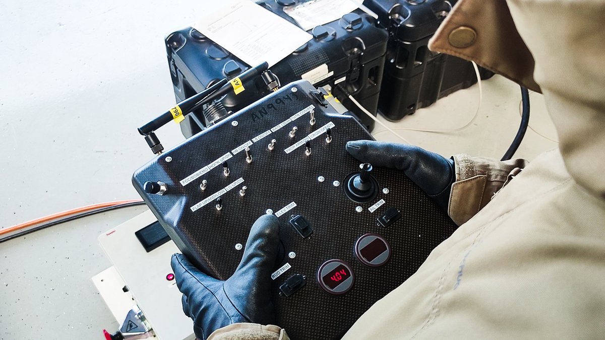 This is where the magic happens✨! Our external pilot is performing #motor control checks with the handheld radio (also known as Portable Pilot Controller).

Curious about how our AP-3 system works? Learn more here👉 bit.ly/3FFJH3M

#innovation #aviation #renewableenergy