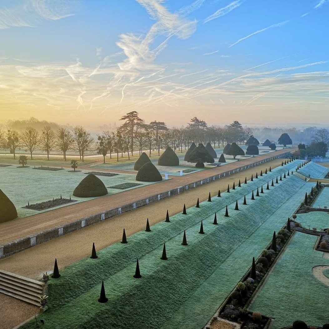 JoanneW36540165's tweet photo. A great shot of the Privy Garden taken from within the Palace by a former colleague,  on a day just like today! 🤗
#gardens #gardening #FridayFeeling #nature #trees #winter #history https://t.co/rfrMcDNue5