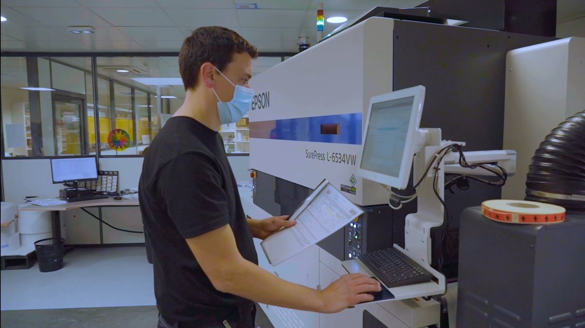 EpsonItalia's tweet photo. Un’interessante case history dell’azienda DB Groupe, che, operando in diversi settori, possiede numerosi clienti con esigenze molto diverse.
Ecco come #Epson #SurePress L-6534VW ha permesso all’azienda di rispondere con successo a queste sfide!
https://t.co/rBq1eZi7ld https://t.co/LyKAseJrX2