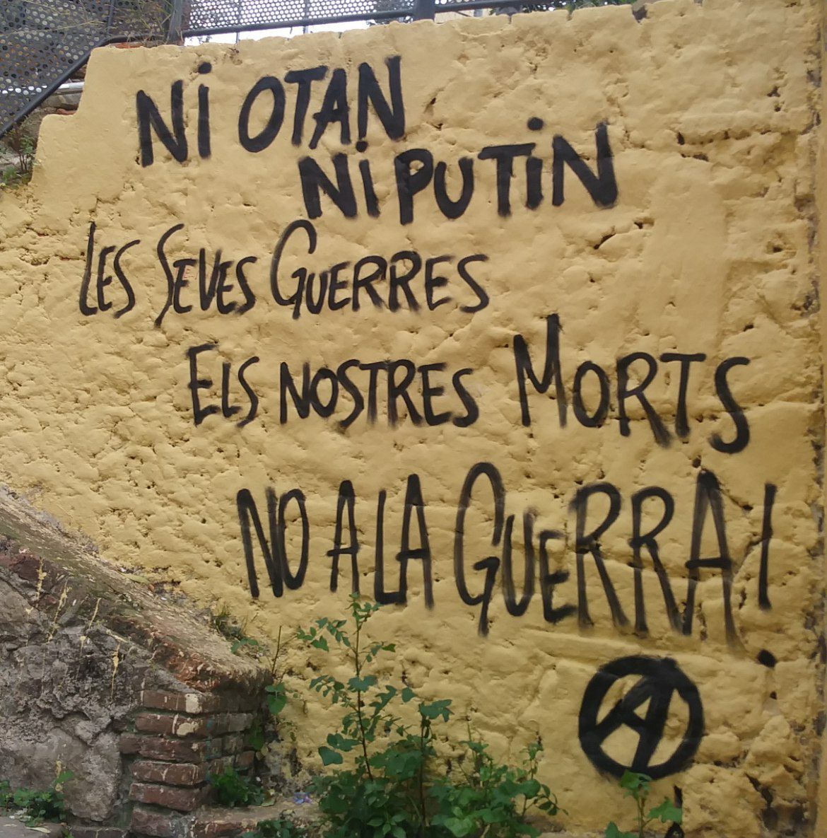 Perquè les seves guerres sempre seràn les nostres morts.
#Noalaguerra