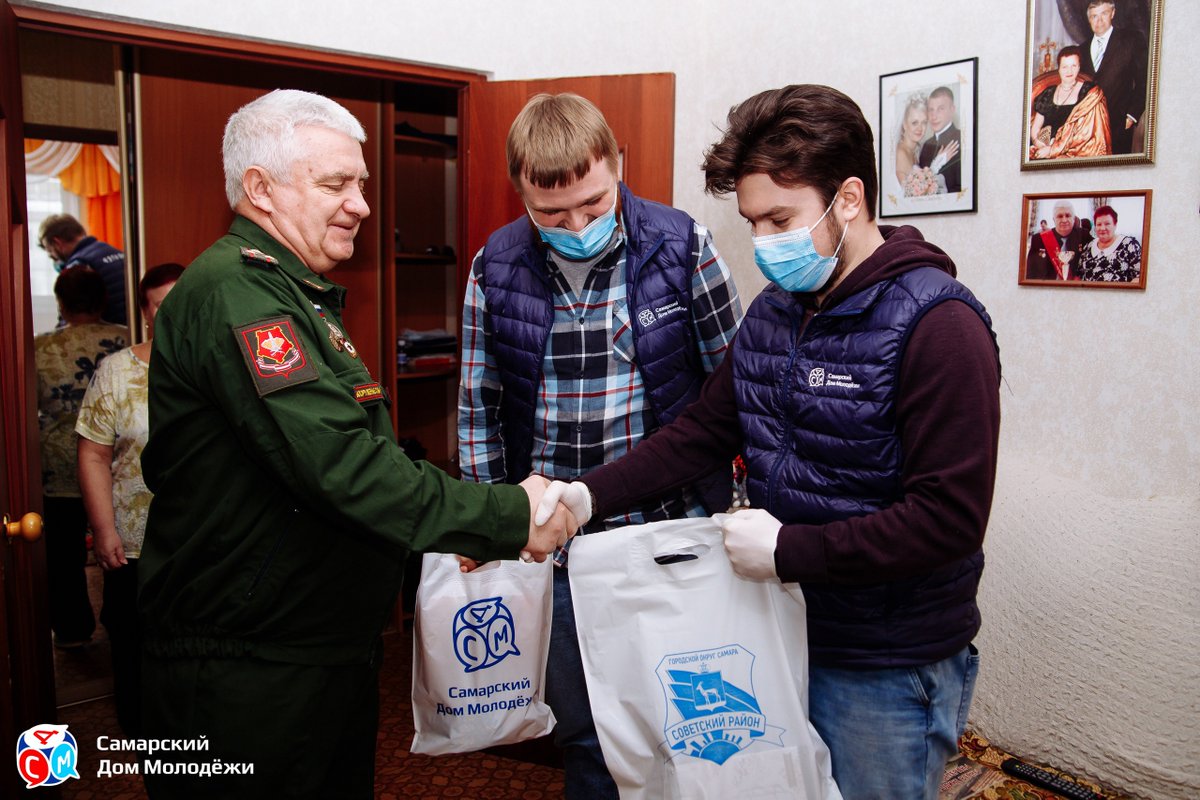 sdmsamara's tweet photo. #ВолонтерыСДМ ежегодно участвуют в акции «Вам, любимые!». Ребята приезжают к ветеранам Великой Отечественной войны и локальных конфликтов, чтобы пообщаться с ними и поздравить с праздниками. Этот год не стал исключением - тёплая встреча состоялась и останется в памяти каждого. https://t.co/5eYDNQrs5d