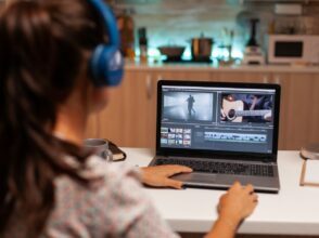 #SocialMedia #Marketing Montage vidéo pour les débutants : conseils et outils pour bien se lancer >> bit.ly/3ph3TmO