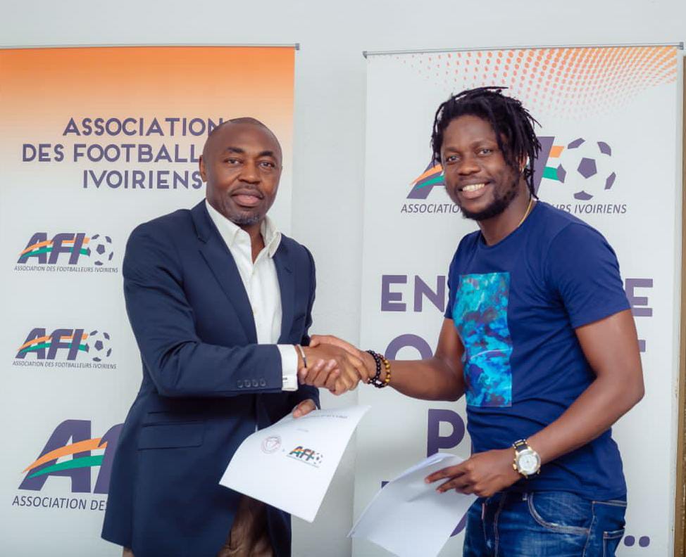 AFI_CI's tweet photo. #AFI_INSIDE

"Les grands esprits  se rencontrent", dit-on. L'@AFI_CI  et la Fondation Franck Kessié, ensemble, pour le bien-être socio-sportif du footballeur ivoirien👏👌👏. C'est à travers le  projet innovant "PRO C'EST PRO". 🇨🇮⚽
@Domoraud_17 @arudin26 @maxigr04del https://t.co/ogkH6Rdqhe
