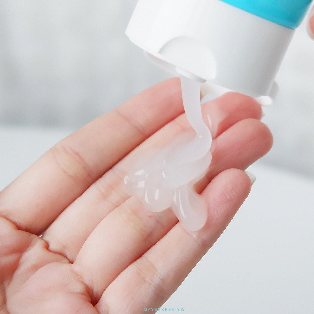 memayerr's tweet image. มันเวิร์คมากทุกคน ตัวคลีนซิ่งเจลของพรีมโนบุ ใช้ลบเมคอัพโดยไม่ต้องใช้สำลีใดๆ เลย แค่บีบเจลลงมือที่แห้งละนวดๆ บนหน้าเบาๆ เมคอัพจะละลายออกมา หมดจดแบบไม่ต้องง้อสำลีเลยแหละ เมย์ชอบตรงที่ตัวนี้ใช้แล้วผิวชุ่มชื้นไม่แห้งตึงด้วยอ่า ไม่มีแอลด้วย ดีงามสุด ไปลองกัน #ใช้ดีบอกต่อ #premenobu