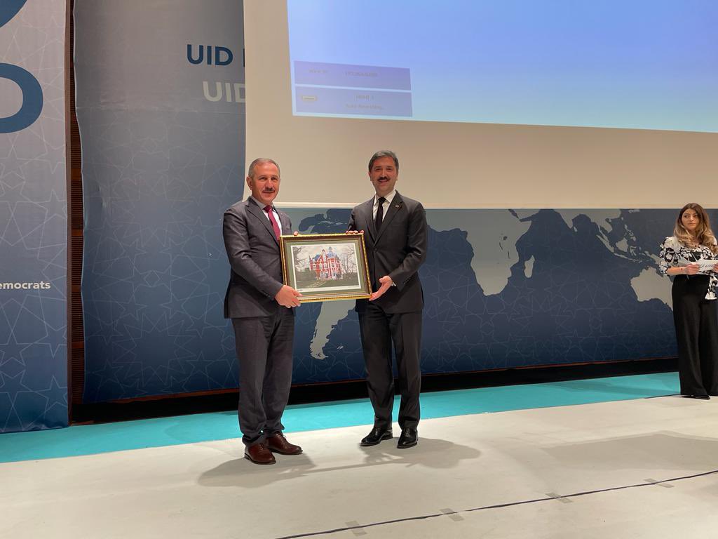 “Gayret bizden tevfik Allah`tan” düsturuyla çıktığımız bu yolda merkezine yurtdışı Türkleri alan <a href="/U_I_D/">Union of International Democrats</a> gibi STK`ları bizlere yol gösteren deniz fenerleri olarak görüyor her fırsatta onlarla bilgi ve tecrübe paylaşımına önem veriyoruz.