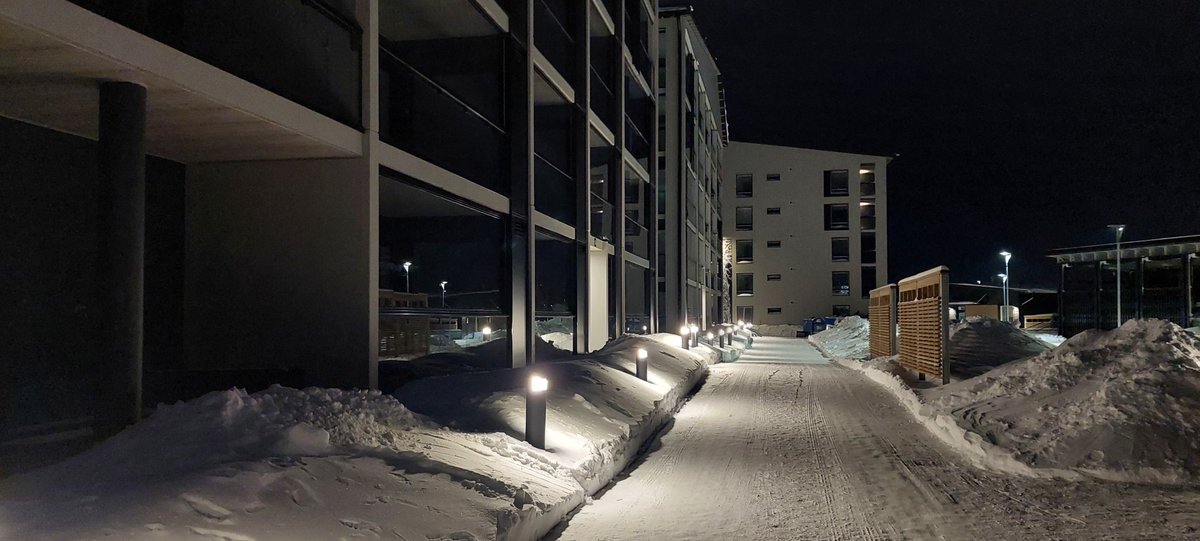 Tänään Aihkinkatu 1 A-B saa asukkaansa. Asunnot ovat yhtä näyttäviä niin päivän loisteessa kuin iltahämärässä.#yhkodit #vuores #isokuusi