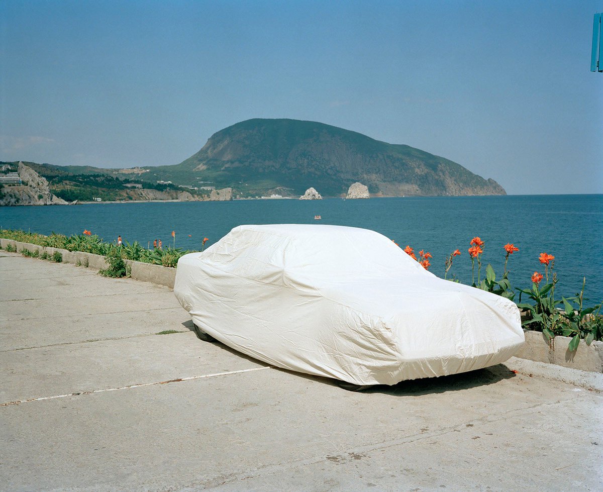 datavir's tweet photo. In 1995, Martin Parr visited Yalta, Crimea, to capture a post-Soviet beach holiday. 🇺🇦 https://t.co/UOtZrFtuci