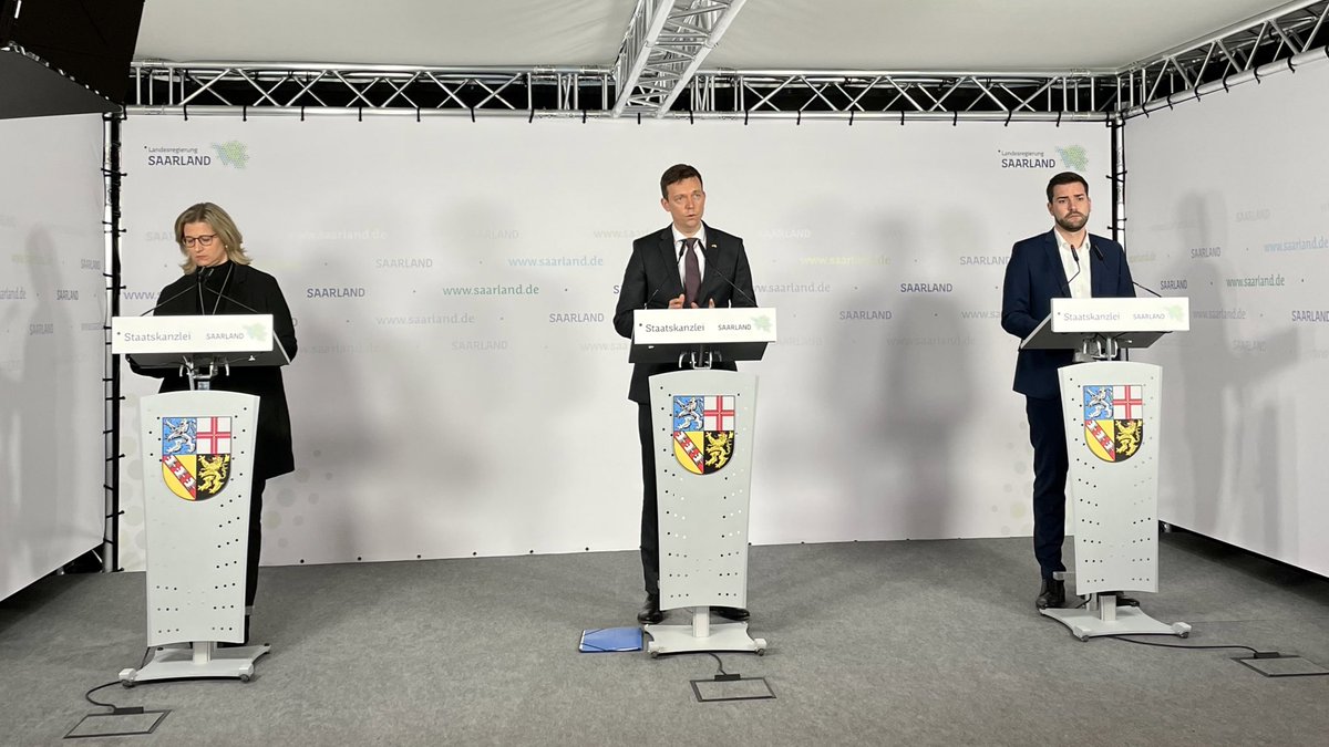 tobiashans's tweet image. Es ist selbstverständlich, dass wir den Menschen in der #Ukraine zur Seite stehen. In einer Sondersitzung des Ministerrats haben wir heute die Weichen gestellt, um gemeinsam mit den Städten und Gemeinden im #Saarland die Unterbringung ukrainischer Flüchtlinge vorzubereiten.