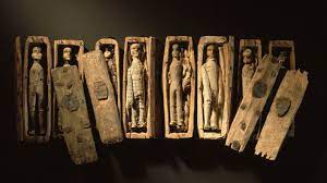 DrSamGeorge1's tweet photo. EDINBURGH'S FAIRY COFFINS In 1836 in a rocky formation known as Arthur’s Seat, was fond a little cave containing 17 tiny coffins, 3 or 4 inches long, inside were miniature wooden figures. They remain mysterious despite associations with #witchcraft, #fairy funerals &amp; mock burials https://t.co/FerKAhITzh