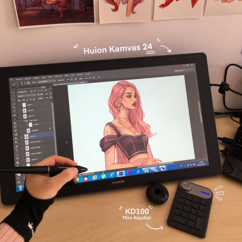 HuionTab's tweet photo. #huionworkspace
Look at the size of a 24" #pendisplay
📌Artist: @asayris (ins)
📌Gear: #Kamvas24 & #KD100
📌Product link: https://t.co/SjgT3QTRhW
#HUION #huiontablet #Teamhuion