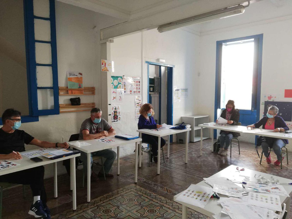Cada jueves, en <a href="/apiederisco/">A Pie de Risco</a> compartimos la tarde con los y las adultas que participan en los cursos permanentes de inglés e informática. ¡Nos encanta ser testigos de su compromiso con el #AprendizajeALoLargoDeLaVida!