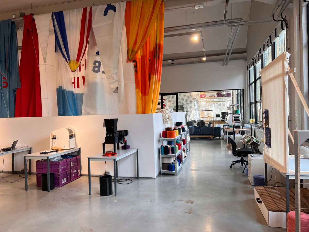 New Order of Fashion is het internationale platform dat uitzonderlijk modetalent scout. Ze zijn voortdurend op zoek naar visionaire ontwerptalenten die duurzame oplossingen voor de mode industrie illustreren. lees hier meer buff.ly/3BMyjCp