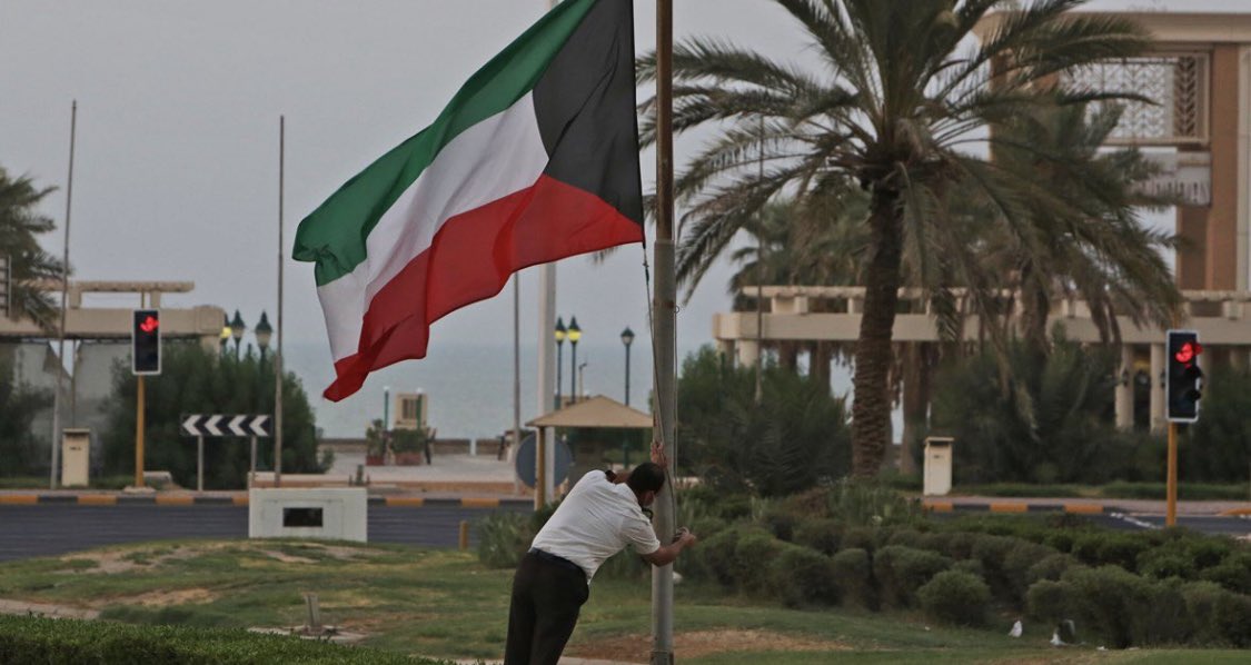 للكويت حب و معزة و احترام 
لو حكيت عن الكويت مهما حكيت 
ما يوصف الكويت شعر و كلام 
يعجز التعبير عن وصف الكويت 🇰🇼👑

كل عام و الكويت في أمن وأمان ❤️
#الكويت #الكويت_البحرين #اليوم_الوطني_الكويتي 
#لا_وطن_مثل_الكويت 
#العيد_الوطني_الكويتي