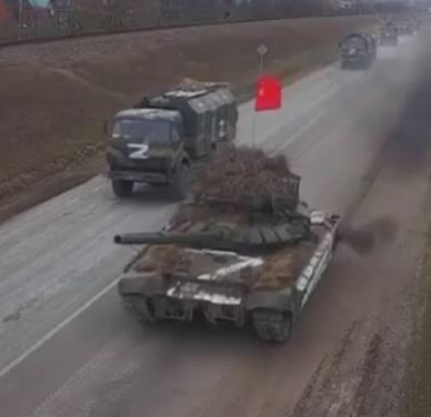NEXTA on X: An occupant tank with a Soviet flag is moving toward #Kherson.   / X