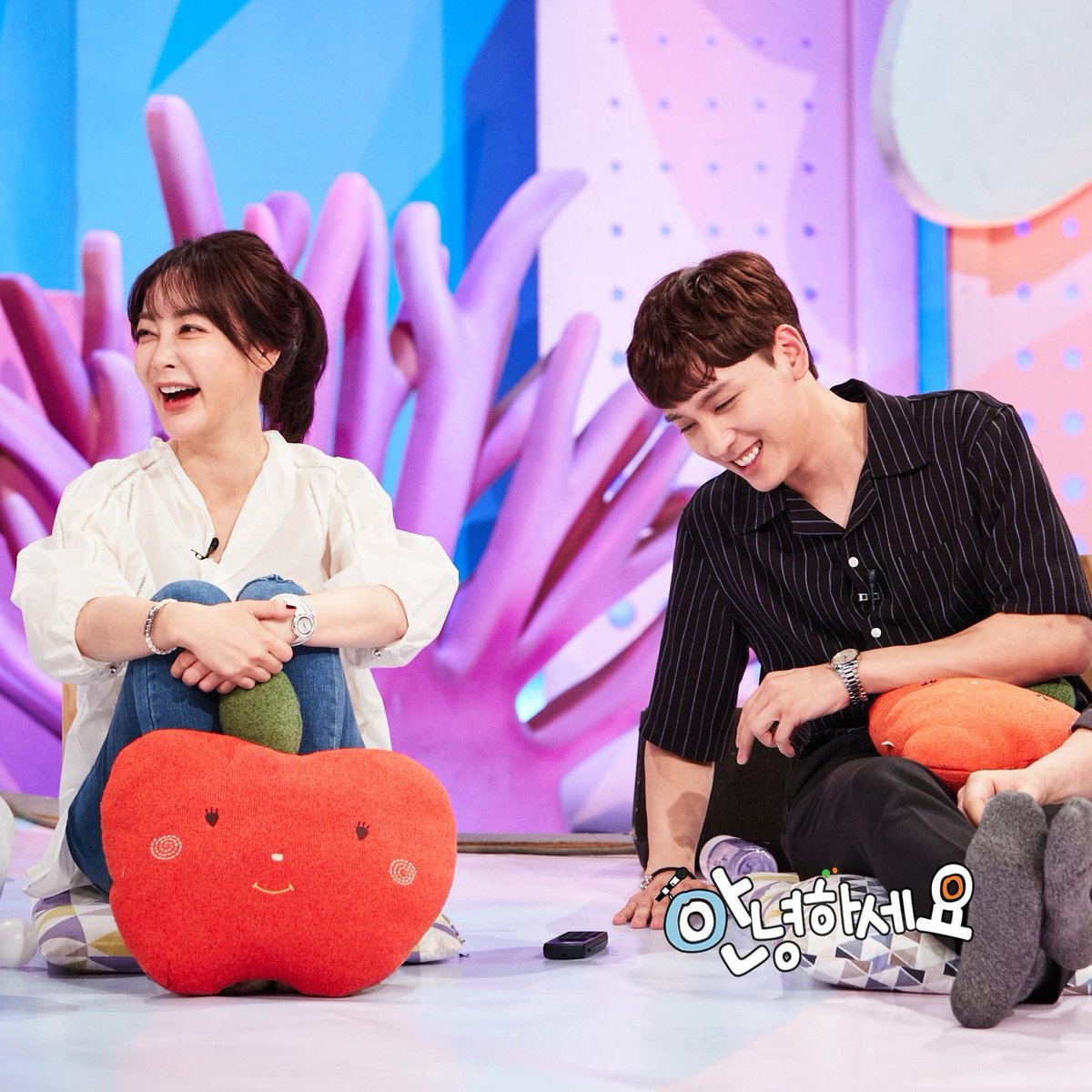 kimhyeeunss's tweet photo. Hye Eun with Choi Tae Joon on Hello Counselor last 2017.😍
Taejoon will have a cameo in #TwentyFiveTwentyOne and I wonder if they will have scenes together too.🤔 Well, I do hope so.☺️
#KimHyeEun #ChoiTaeJoon #HelloCounselor https://t.co/jRr2XdyX14