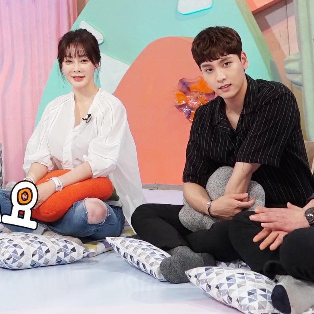 kimhyeeunss's tweet photo. Hye Eun with Choi Tae Joon on Hello Counselor last 2017.😍
Taejoon will have a cameo in #TwentyFiveTwentyOne and I wonder if they will have scenes together too.🤔 Well, I do hope so.☺️
#KimHyeEun #ChoiTaeJoon #HelloCounselor https://t.co/jRr2XdyX14