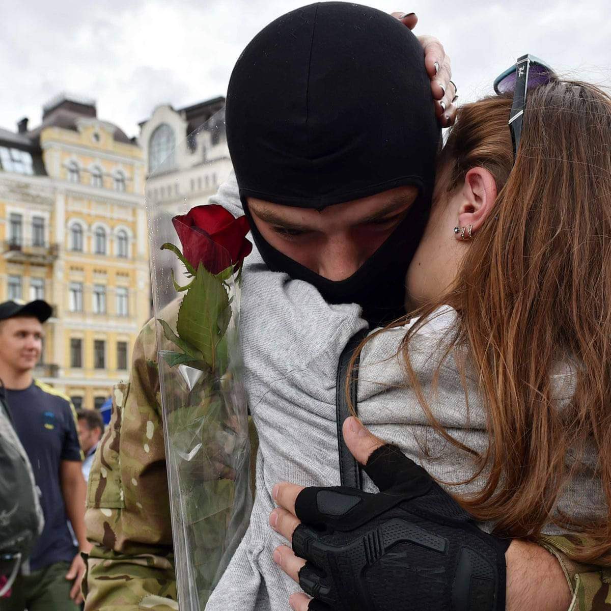 imharshit27's tweet photo. Ukraine soldiers leaving their wives/families for war, and imagine how sad it is. Leaving your love one and didn't know if you'll meet them again.                 #worldwar3 https://t.co/BJjRvb2H3j