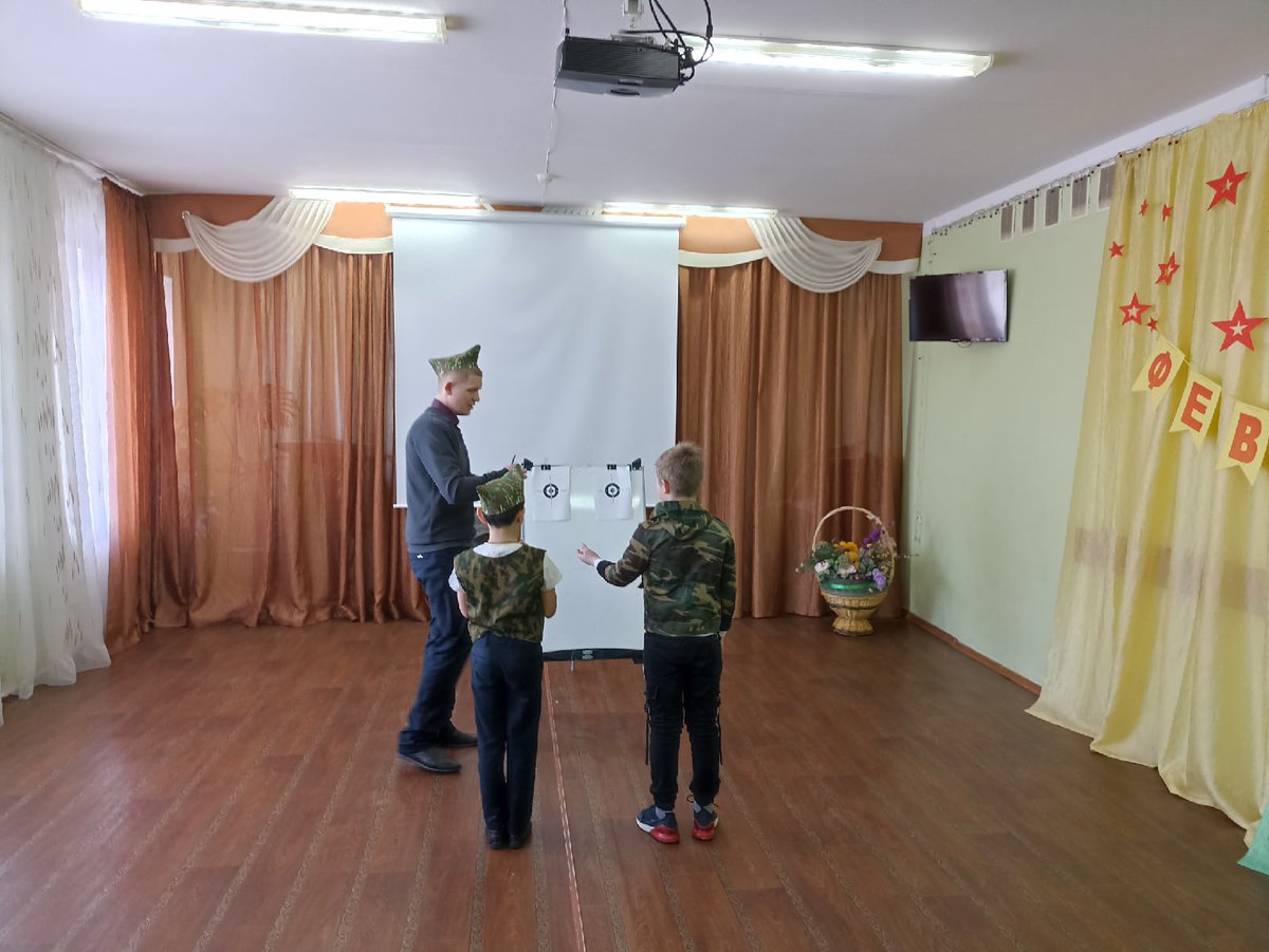 srcnes's tweet image. #mspno 21 февраля 2022 года воспитатели ОСРН Киселев А.В., Мохнина Т.А. провели  с несовершеннолетними конкурсную программу «Аты-баты, вот такие мы солдаты», посвященную Дню защитника Отечества.