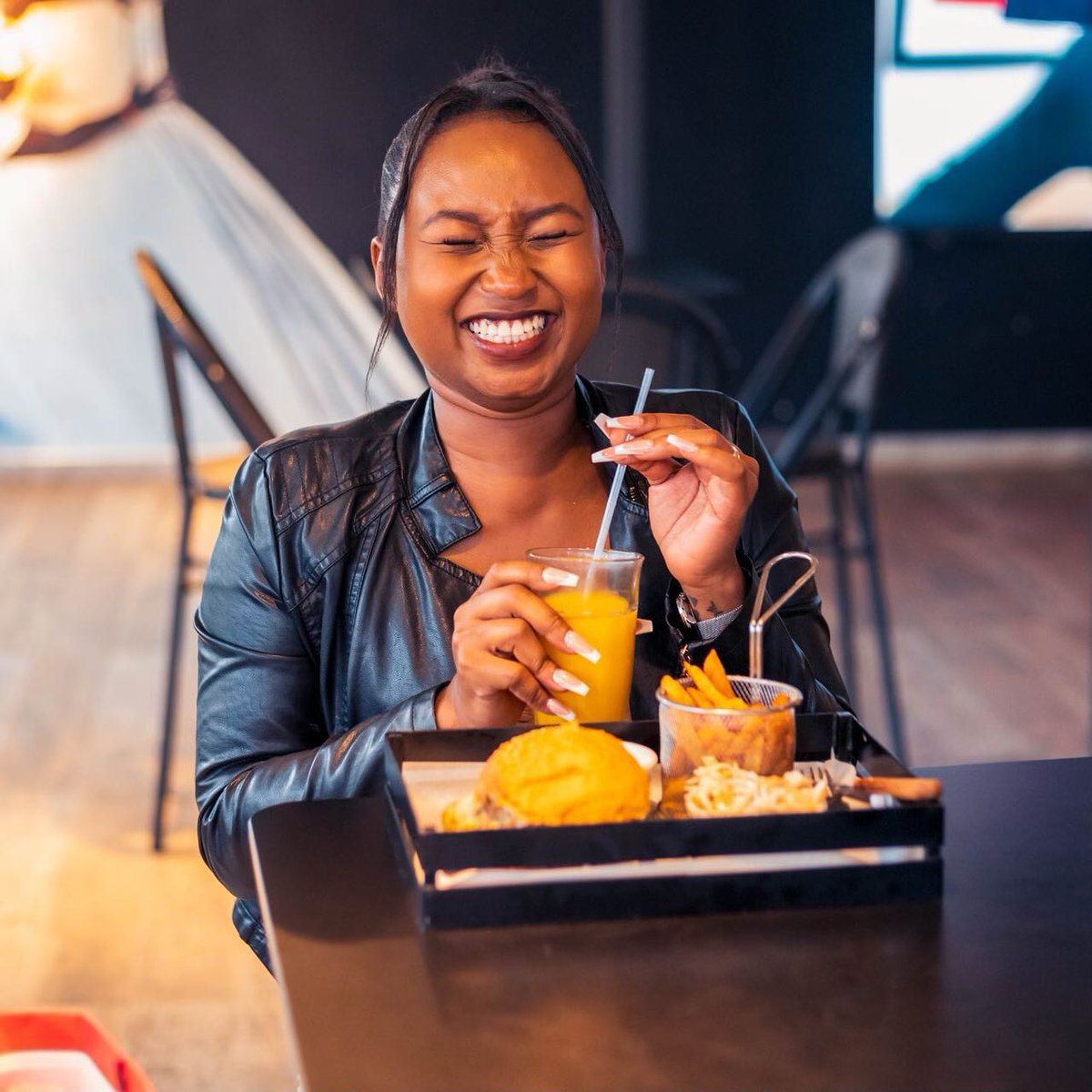 urbanburgerKE's tweet photo. The face @Annestellah makes when her burger order arrives!
#burgerfest #burgerandfries #2for990 #AllWeekLong
📸: @tevinfuhd https://t.co/l5kd7u4nAW