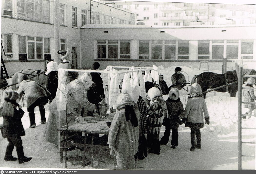 Район Гольяново

Детский сад № 1010 по улице Красноярская, снимок 1976 года.

Праздник "Проводы зимы".

#вао #гольяново #детскийсад #праздник #старыефотографии #стараямосква