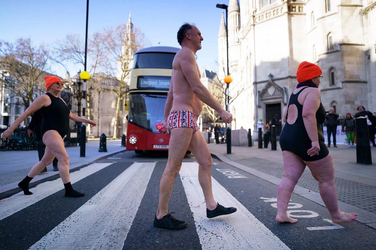 Campaigners in swimwear cross the road outside the Royal Courts of Justice in London as they await the result of a judicial review over whether charges for bathing at Hampstead Ponds in Hampstead Heath unlawfully discriminate against disabled people
Credit: Victoria Jones/PA Wire https://t.co/H0Csm12d1y