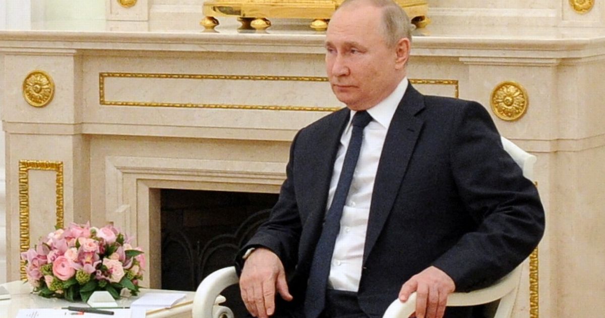 MirrorPolitics's tweet photo. Defence Secretary compares Putin to Hitler warning he is not in his 'right mind'
https://t.co/irk19OWRNZ https://t.co/PCvgojxlv2