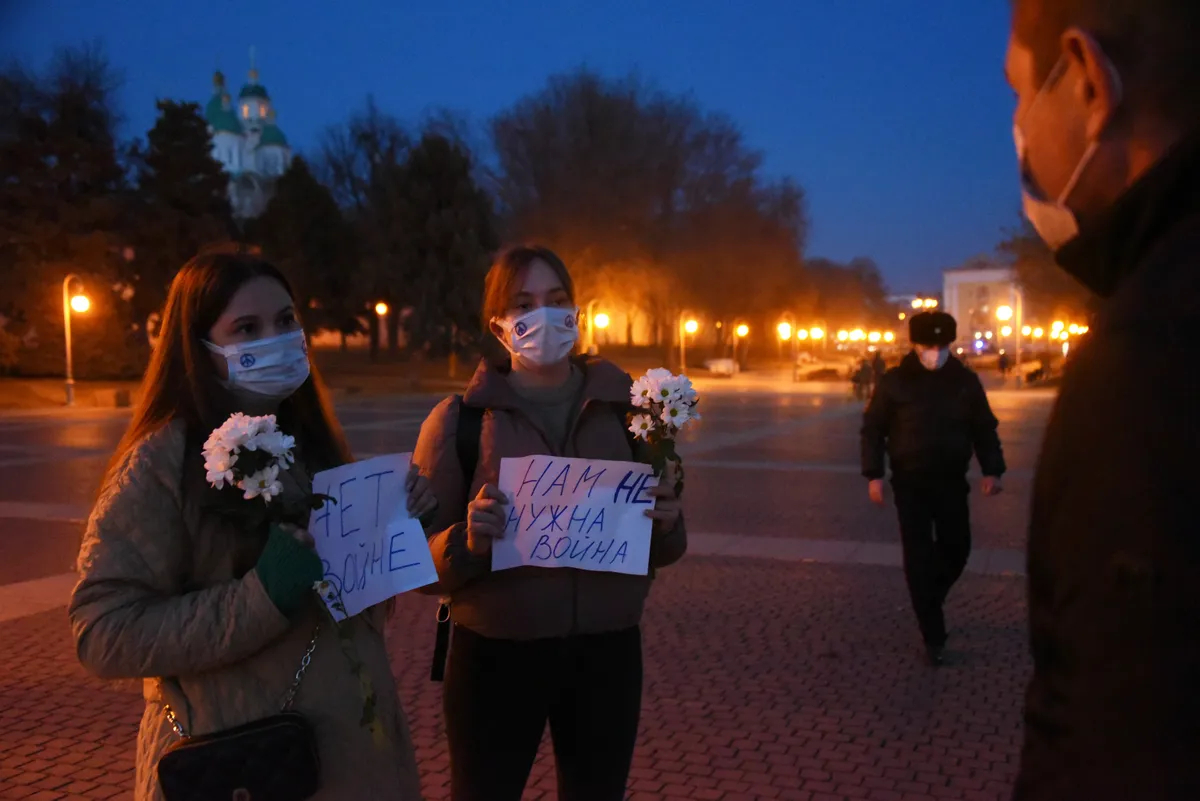 Нужно всем быть против войны