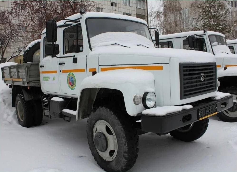tl_ru's tweet photo. Пять автомобилей на базе ГАЗ-33086 получила Тюменская авиабаза https://t.co/kJwm9VAC4F https://t.co/FHD6p972aw