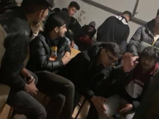 AWP_786's tweet photo. It's so heartbreaking to see all these footages and news of Ukrain.
pray for our brother's and sister's who are stuck there. May Allah Give them Strength and their families.💔
#Ukraine #UkraineRussia https://t.co/omyApW2YUV