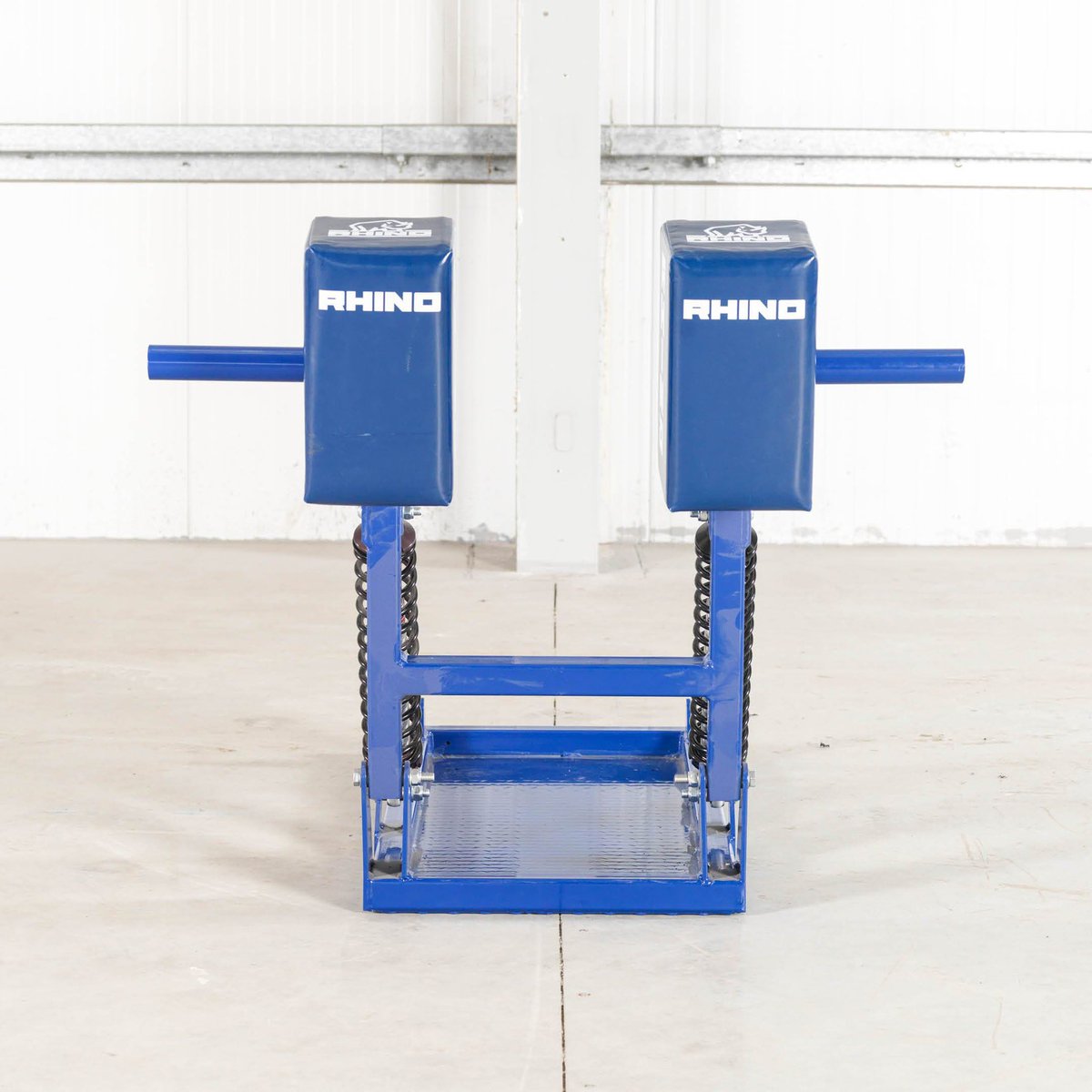 Rhino_Sport's tweet photo. 🦏 The Rhino One Man Powahouse.

Designed by Mike Cron, this sled teaches how to correctly deal with pressure in a scrummaging position over several seconds.

Check it out via https://t.co/XW6CNPX4KG

#ScrumWeek #Homeofthescrum https://t.co/lMWEIwOZzr