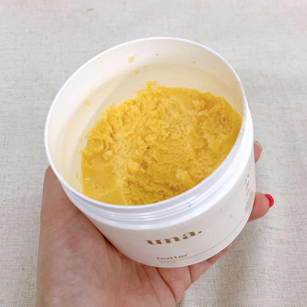 aispdiary's tweet image. เชื่อเถอะว่าอร่อยจริง ดูจากปริมาณที่เหลืออยู่ตอนนี้ แง้ จะหมดแล้วแม่ เนยโฮมเมด ของ una. คือเค้ามีกลิ่นหอม ไม่หวานเลี่ยน รสชาติกลมกล่อมมาก ชอบกันทั้งบ้าน แม่ ป้า หลาน ถูกใจหมด! ทาเยอะๆ แล้วเอาเข้าหม้อทอด ไฟ 160 เวลา 5 นาที ฟินมาก นี่ทำกินตอนเช้าทุกวัน #อร่อยบอกต่อ #อร่อยไปแดก