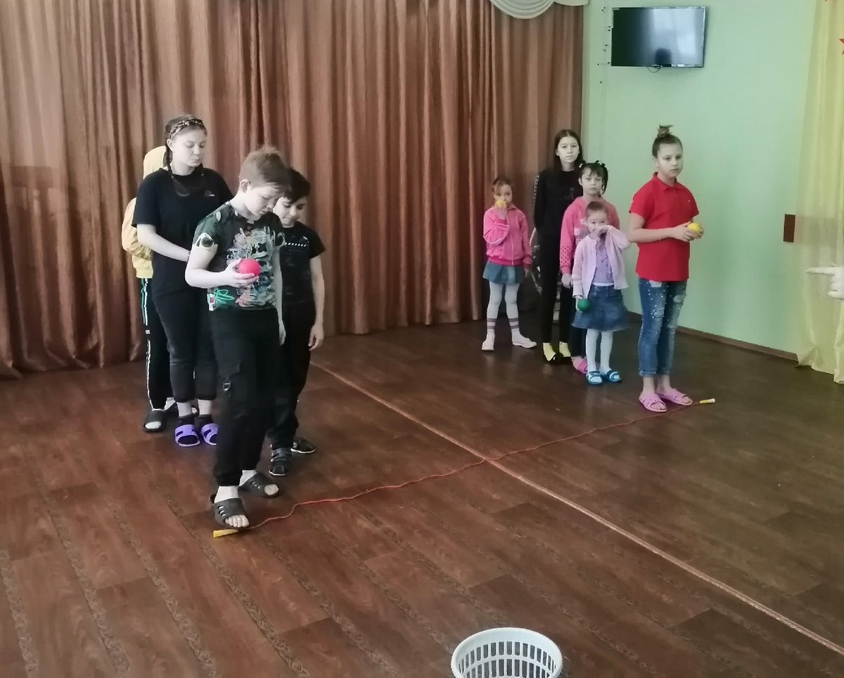 srcnes's tweet image. #mspno 23 февраля 2022 года с несовершеннолетними ОСРН воспитателем Мохниной Т.А. проведена конкурсная программа «Мы будущие защитники Отечества», во время которой  ребята проявили свои физические способности: силу, быстроту реакции, меткость, ловкость.