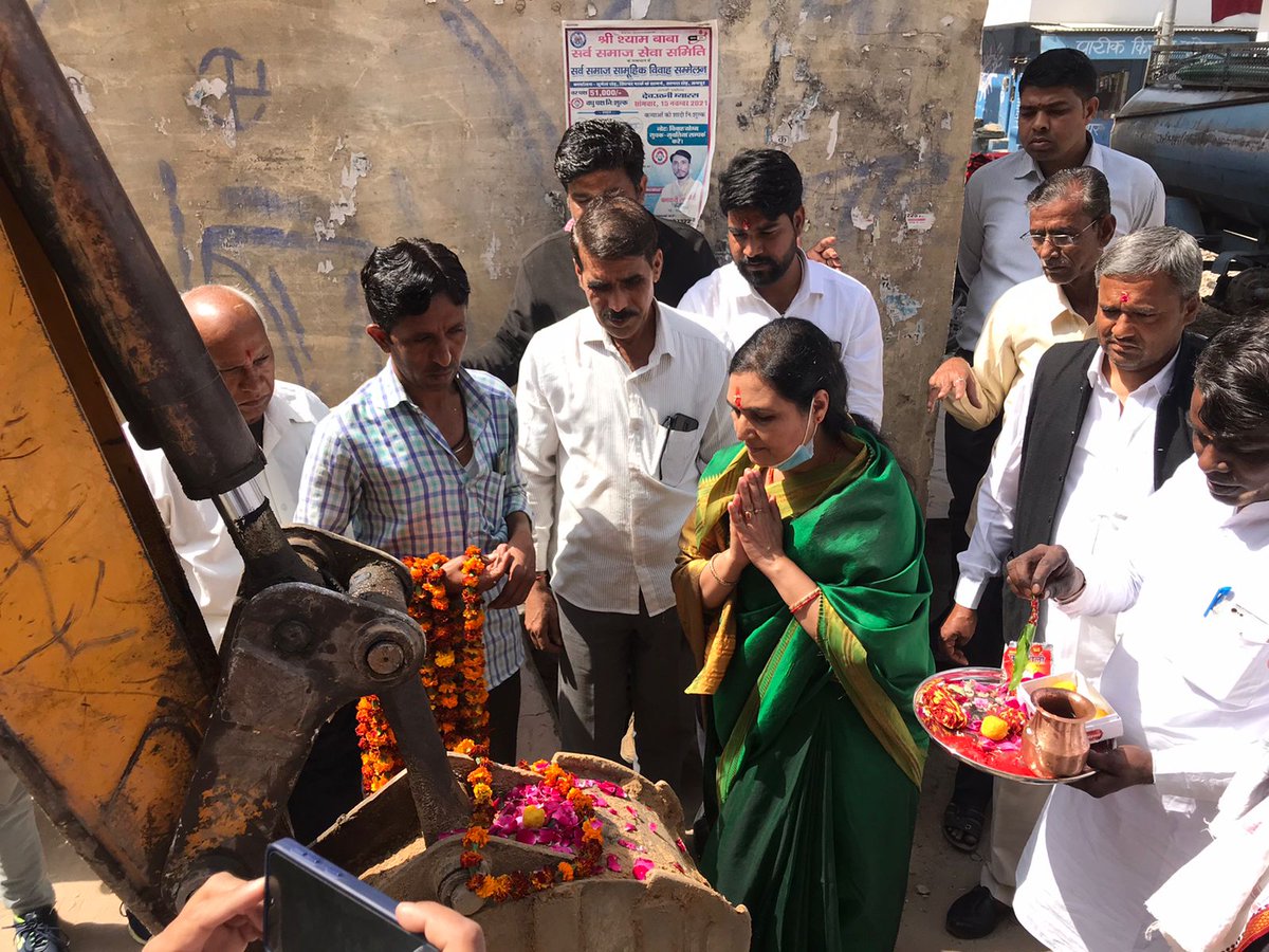 DrArchanaINC's tweet photo. झालाना,बाई जी की कोठी,मालवीय नगर विधानसभा में पानी की नई लाइन और सड़क निर्माण की शुरुआत के लिए पूजा की! 
@ashokgehlot51 जी के नेतृत्व में विकास कार्य अनवरत चलते रहेंगे! https://t.co/V2t7Kh2zBh